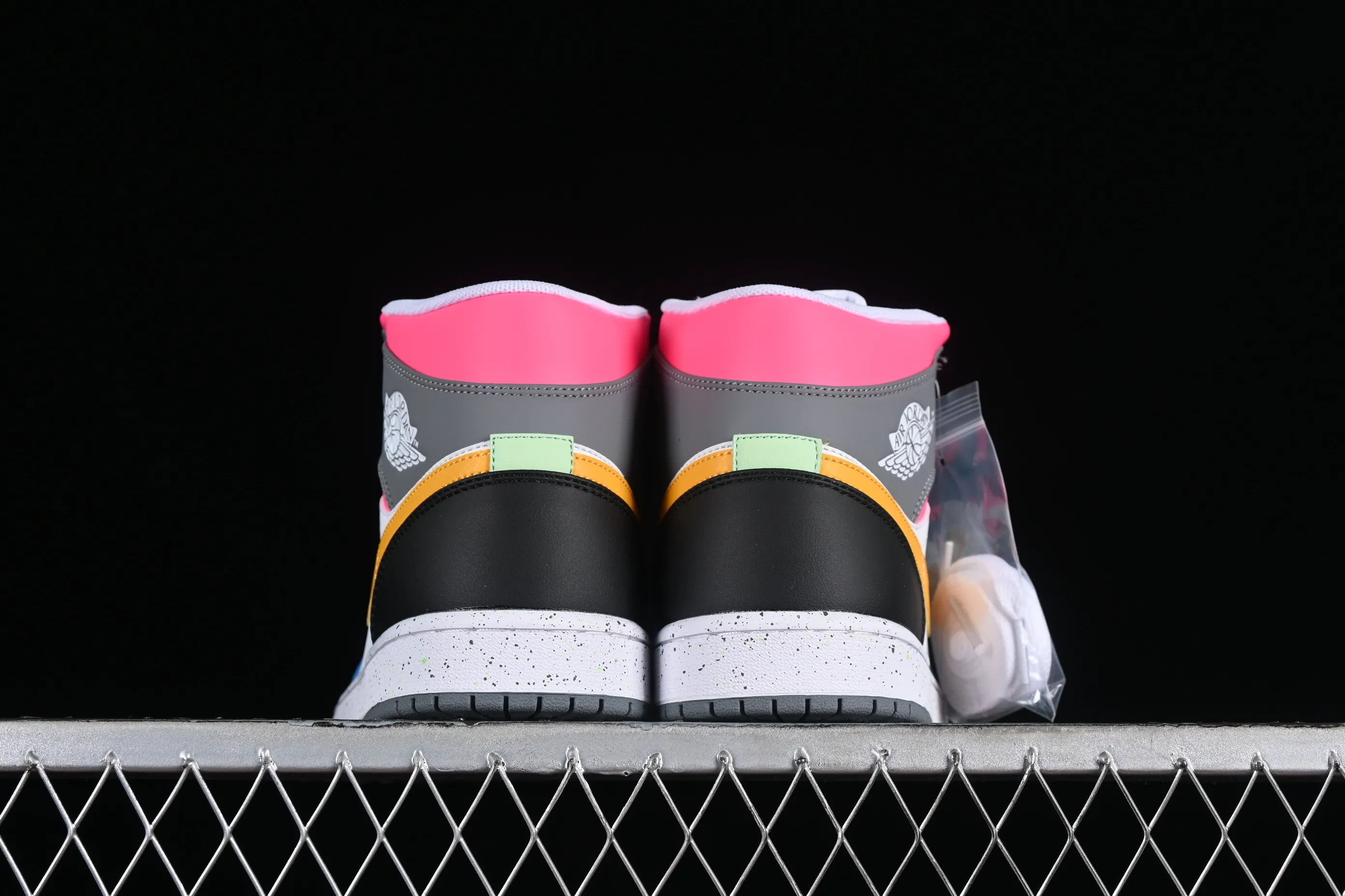 All Categories Air Jordan Jordan Series Basketball Shoes Air Jordan 1 Mid Air Jordan 1 Mid AJ1 Joe 1 Color Candy Chinese Cultural Leisure Sneakers FN1190-100